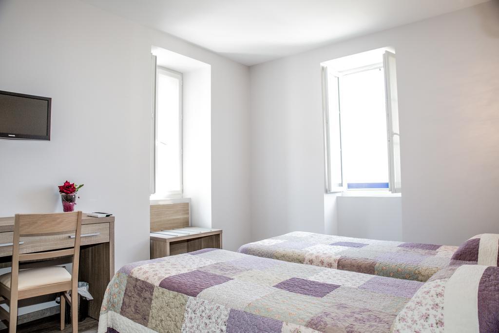 Annexe Hotel De La Gare Hendaye Exteriör bild