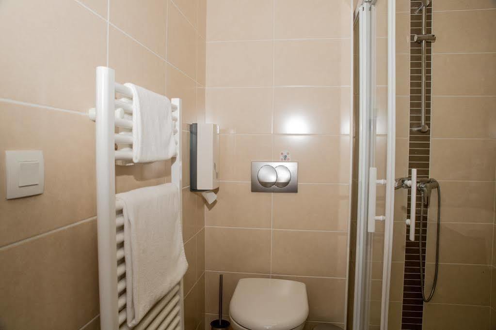 Annexe Hotel De La Gare Hendaye Exteriör bild